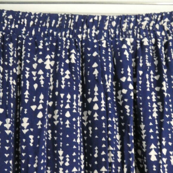 EVERLY | large | Blue and White Patterned Lined Skirt | Stretchy Waistband | NWT - Picture 11 of 16